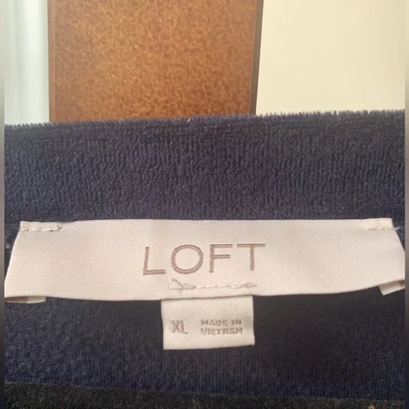 Loft women’s XL velvet navy blue sweater with rouched detailing - Picture 3 of 4